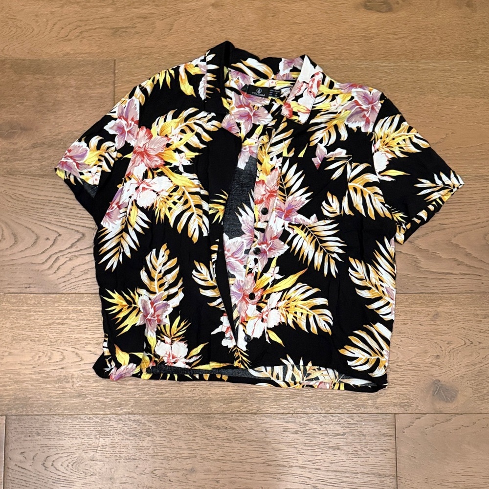 Volcom Women's Black Tropical Floral Button-Up Top size small